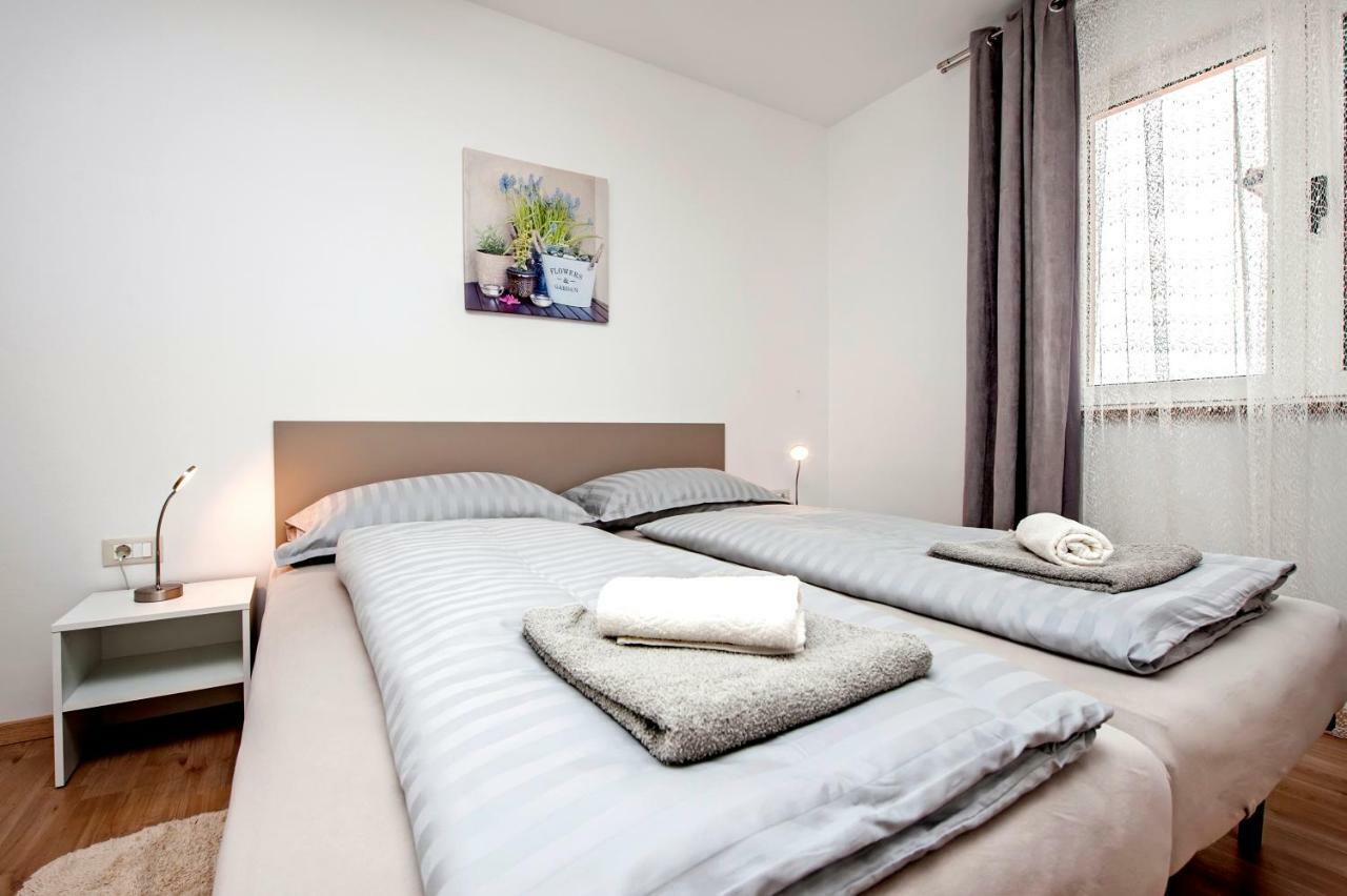 Apartman Sonata โรวีน ภายนอก รูปภาพ