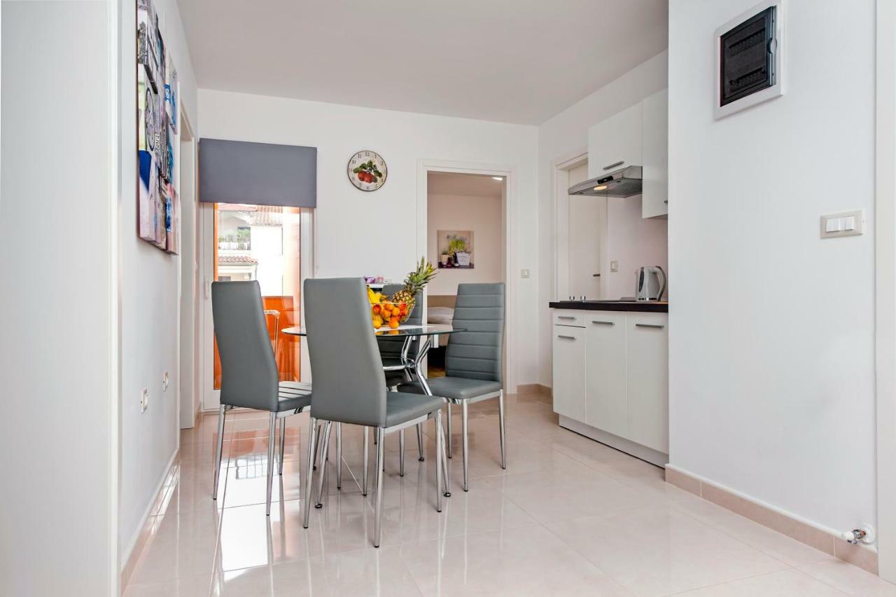 Apartman Sonata โรวีน ภายนอก รูปภาพ