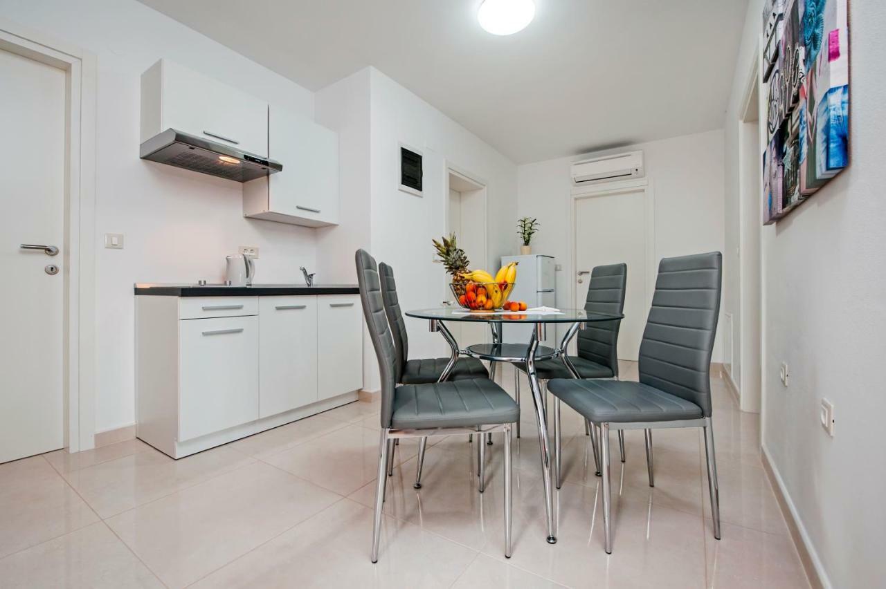 Apartman Sonata โรวีน ภายนอก รูปภาพ