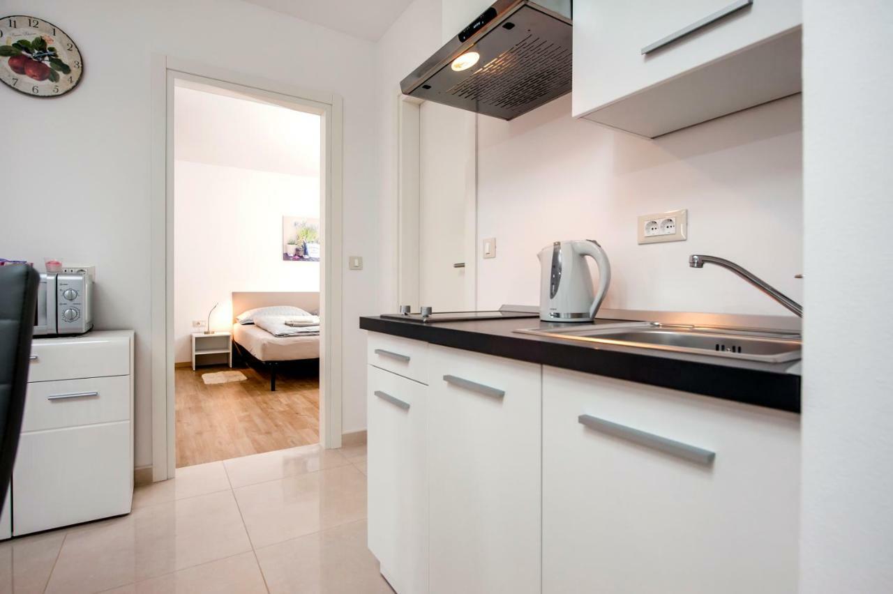 Apartman Sonata โรวีน ภายนอก รูปภาพ