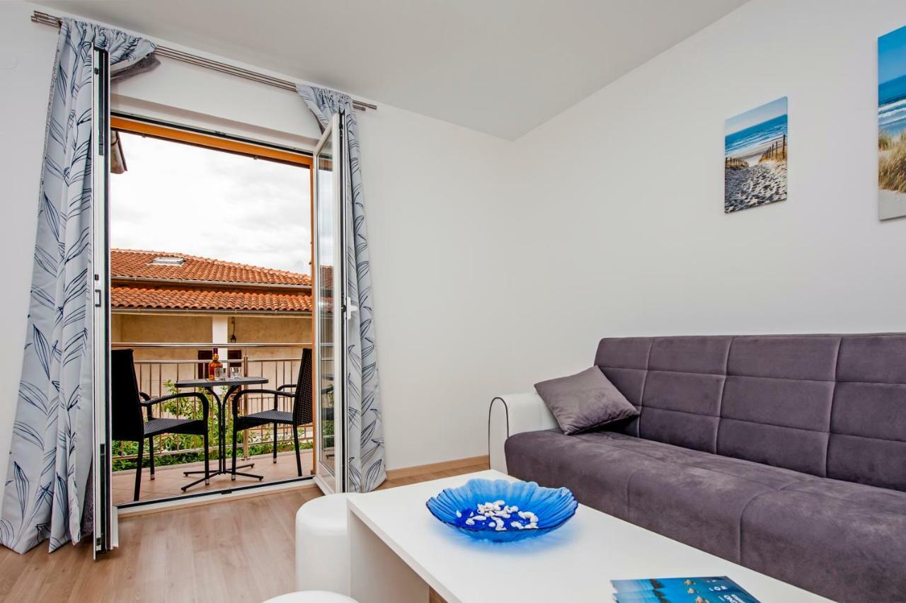 Apartman Sonata โรวีน ภายนอก รูปภาพ