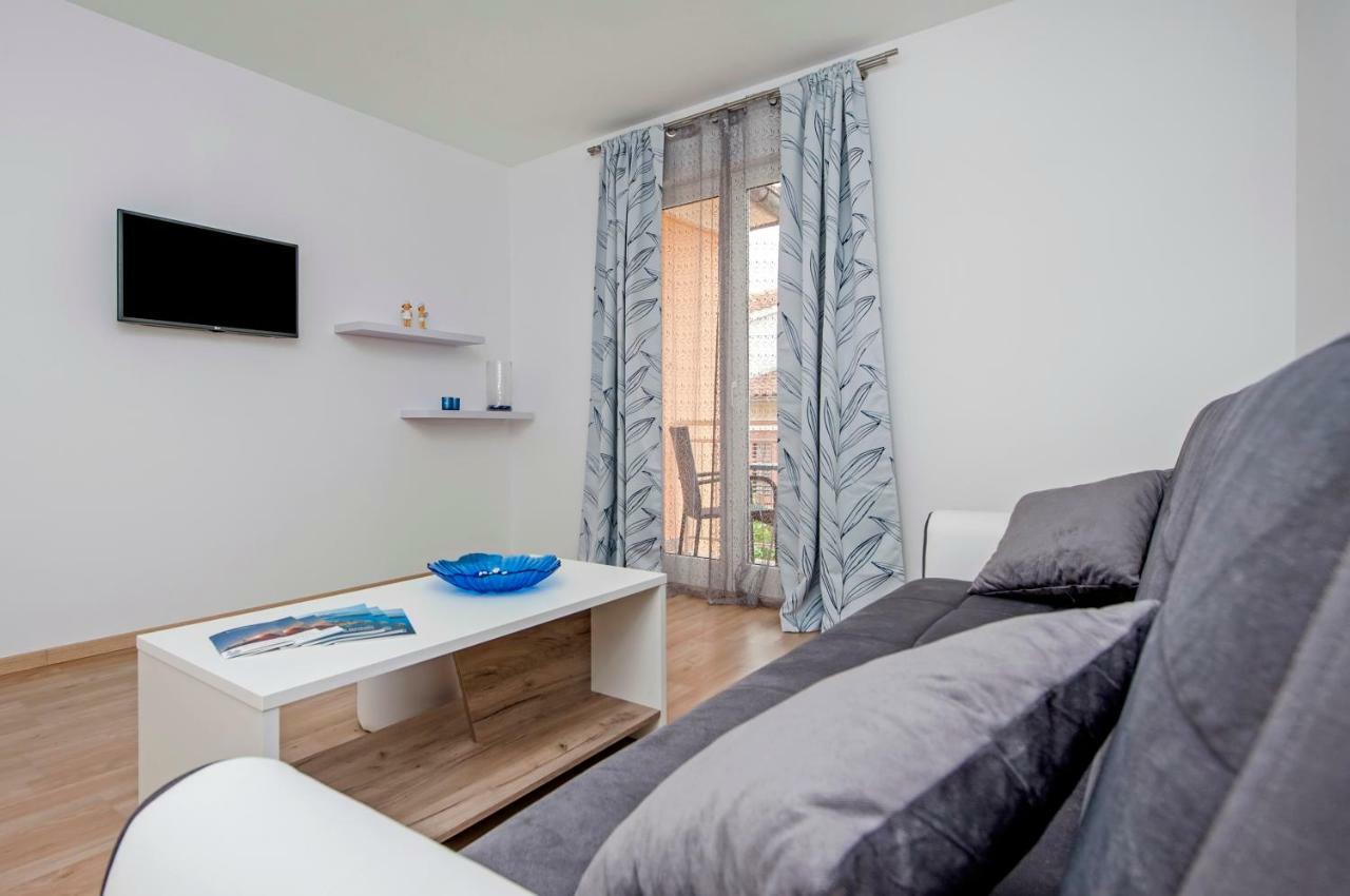 Apartman Sonata โรวีน ภายนอก รูปภาพ